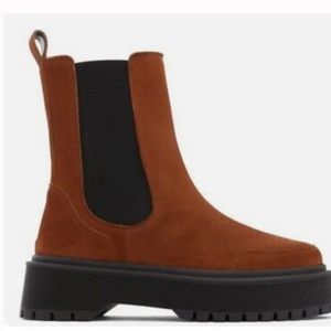 NEW WHO WHAT WEAR Sower Chelsea Chocolate Brown Suede Boots in size 10